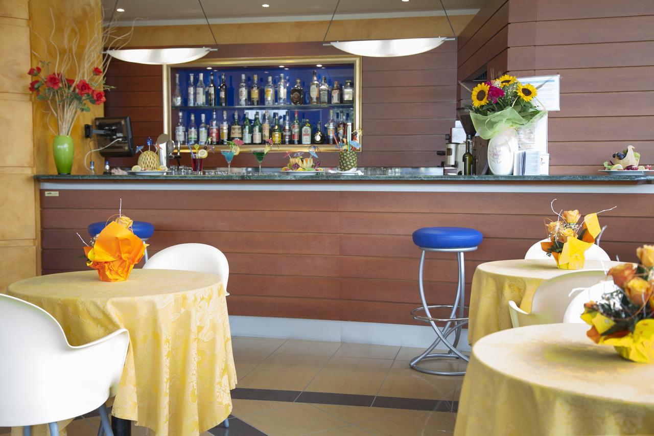 Hotel Atlas Alba Adriatica Kültér fotó