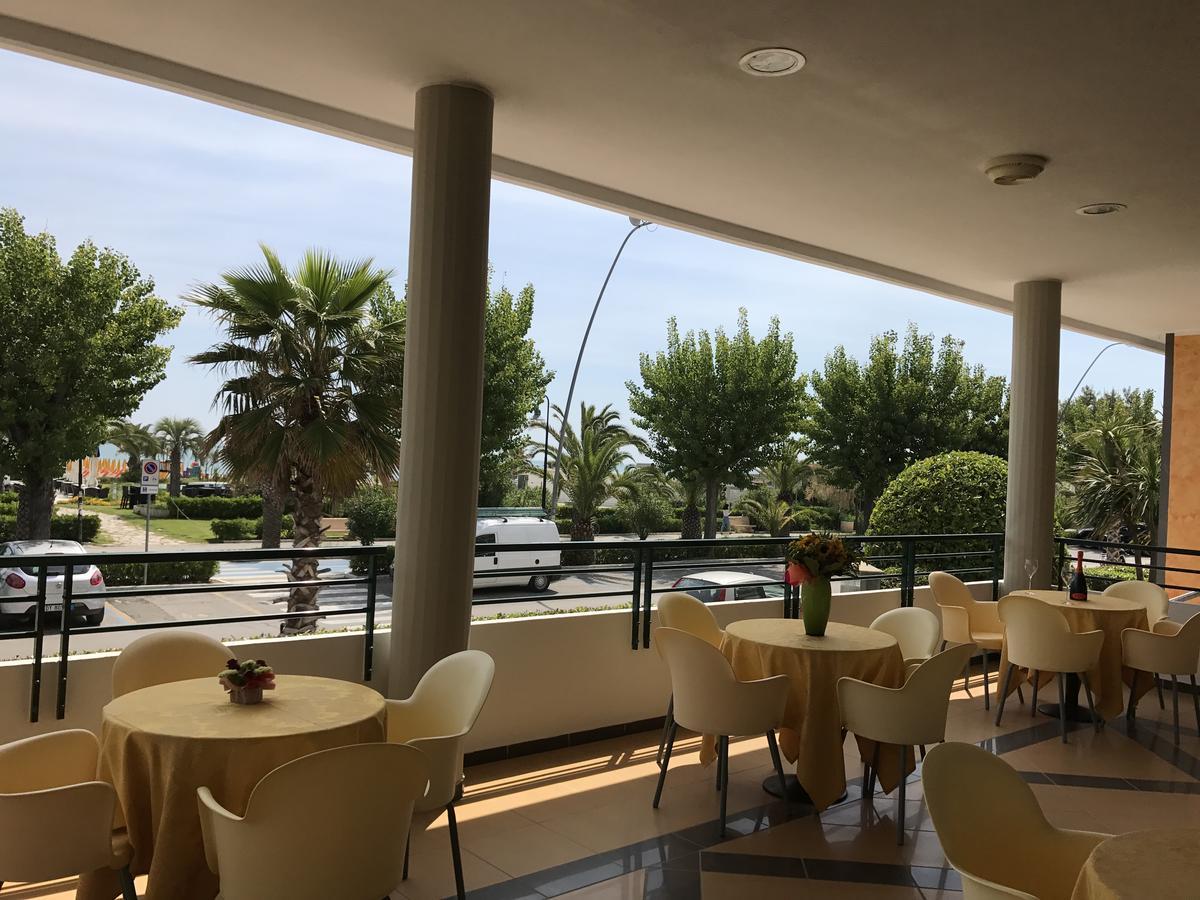Hotel Atlas Alba Adriatica Kültér fotó