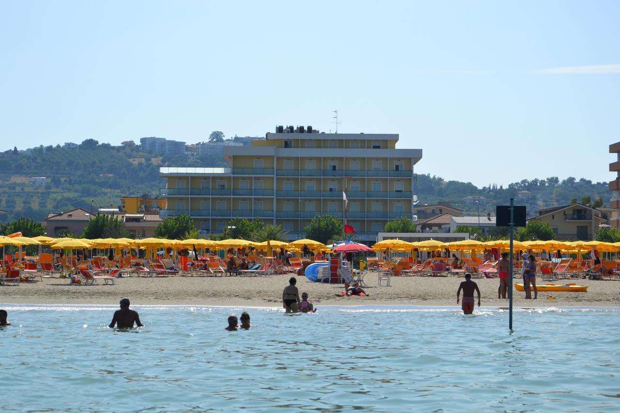 Hotel Atlas Alba Adriatica Kültér fotó