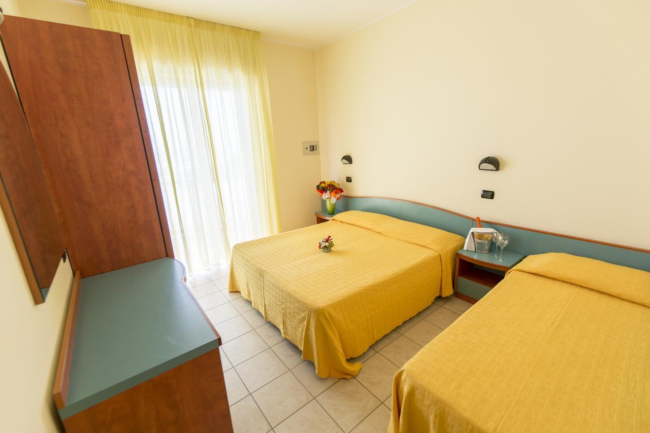 Hotel Atlas Alba Adriatica Kültér fotó