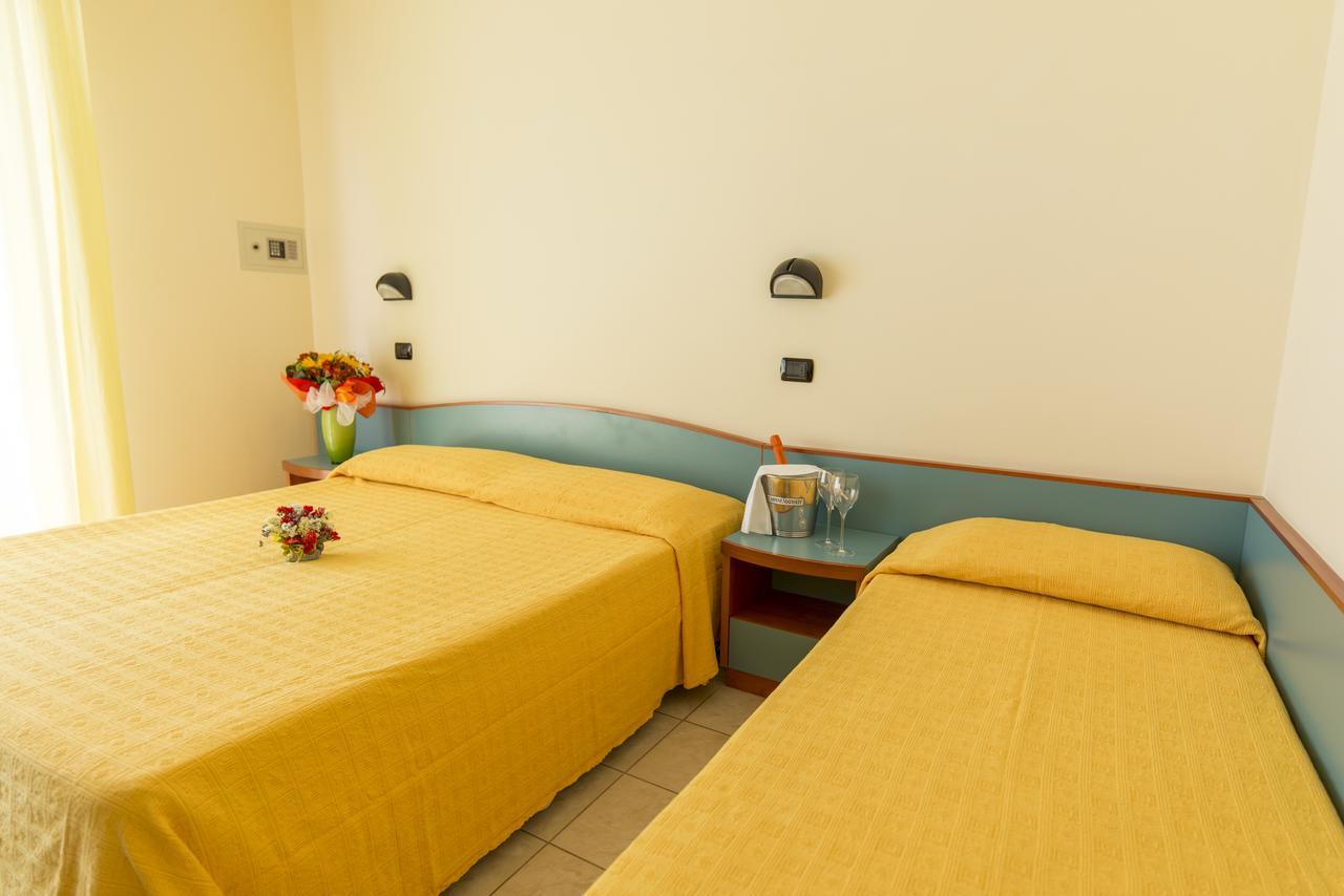 Hotel Atlas Alba Adriatica Kültér fotó