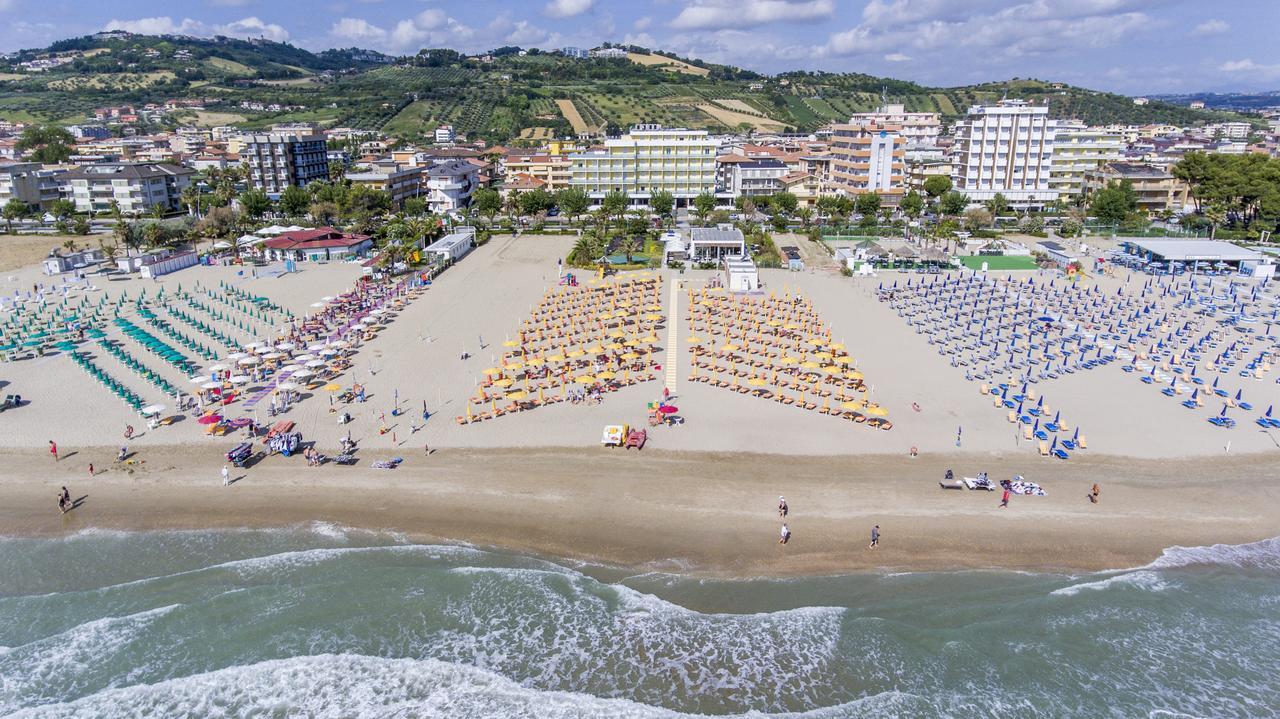 Hotel Atlas Alba Adriatica Kültér fotó