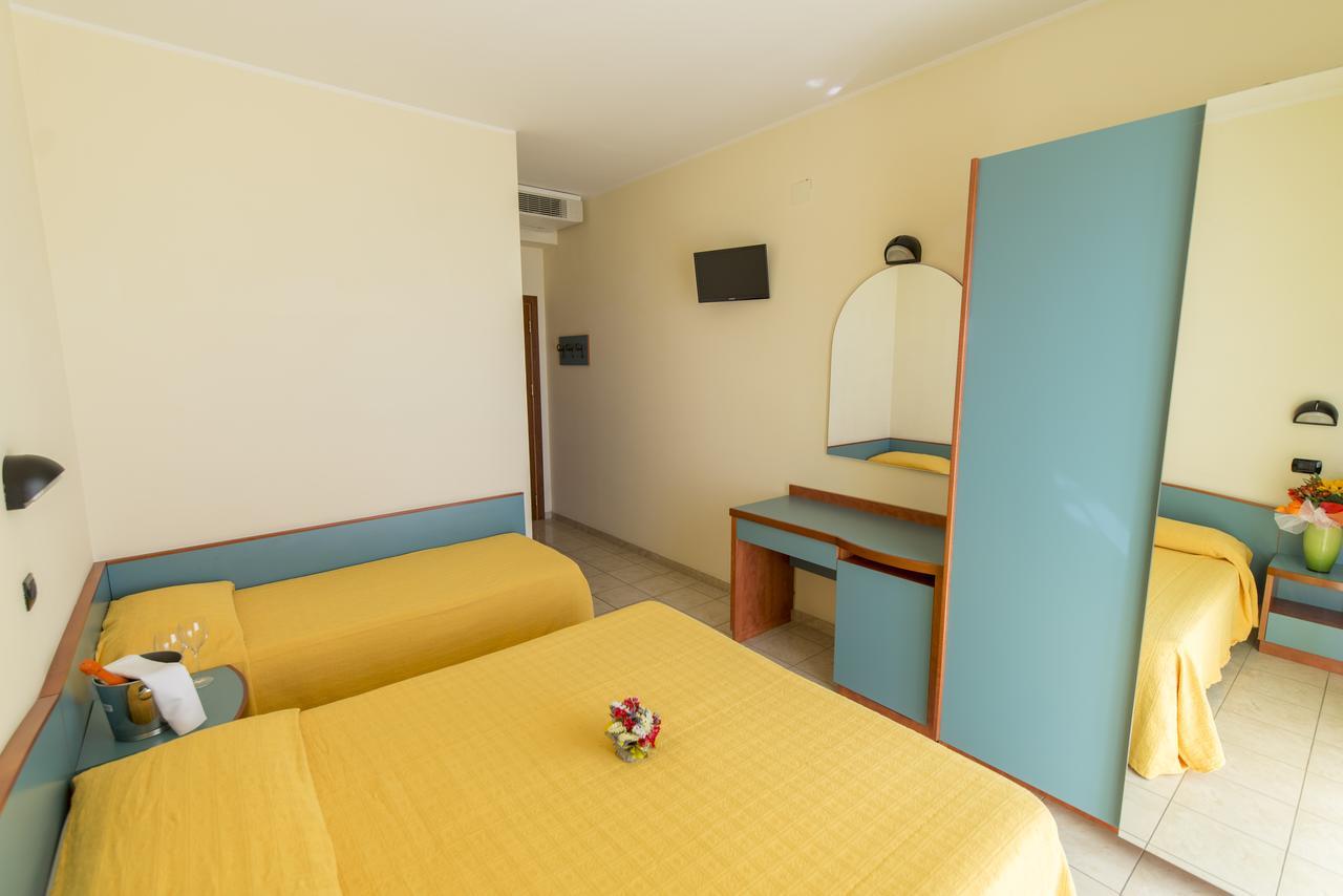 Hotel Atlas Alba Adriatica Kültér fotó