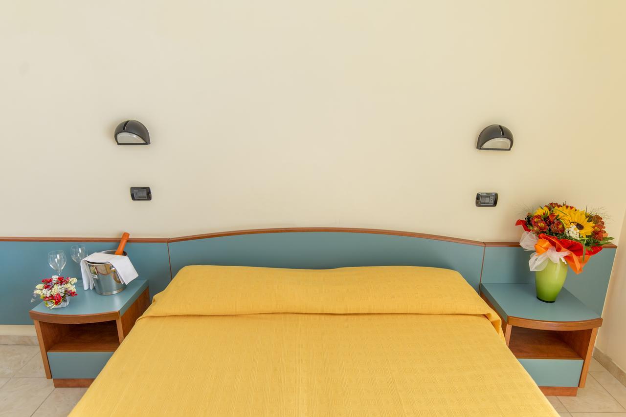 Hotel Atlas Alba Adriatica Kültér fotó
