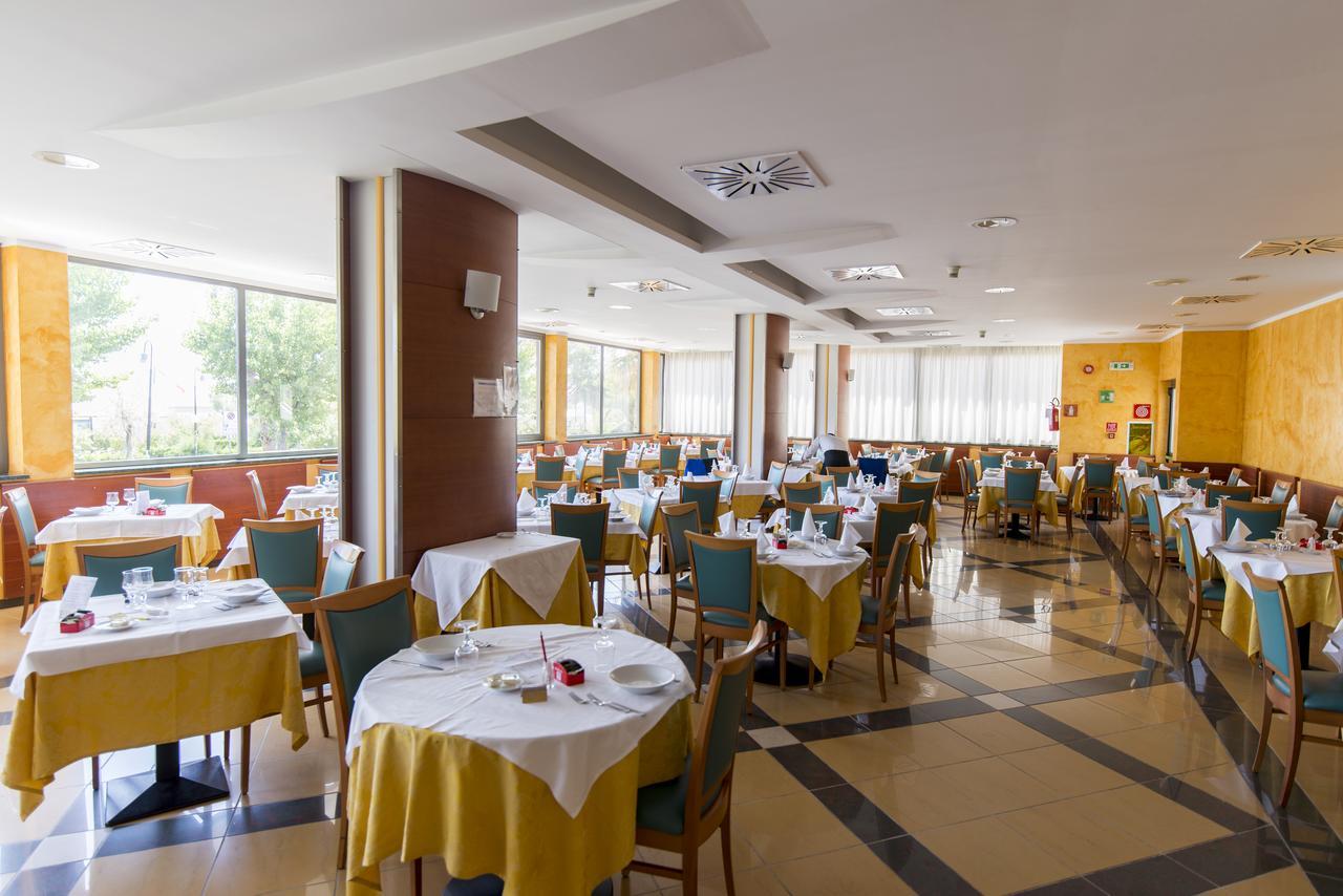 Hotel Atlas Alba Adriatica Kültér fotó